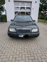 Mercedes-Benz Mercedes Benz C220 W202 - Mercedes-Benz C 220 mit Benzin-Antrieb: Automatik