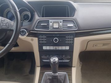 Mercedes E 200 - 11