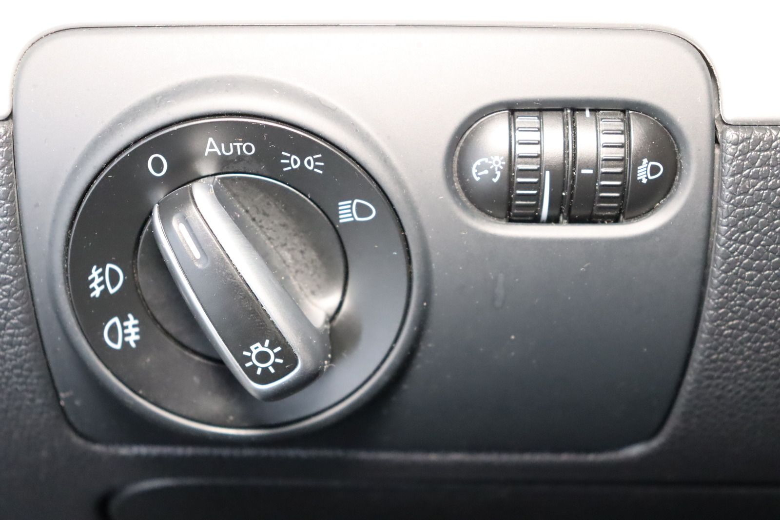 Fahrzeugabbildung Volkswagen Eos 1.4 TSI * Navi * Leder * Sitzhzg.
