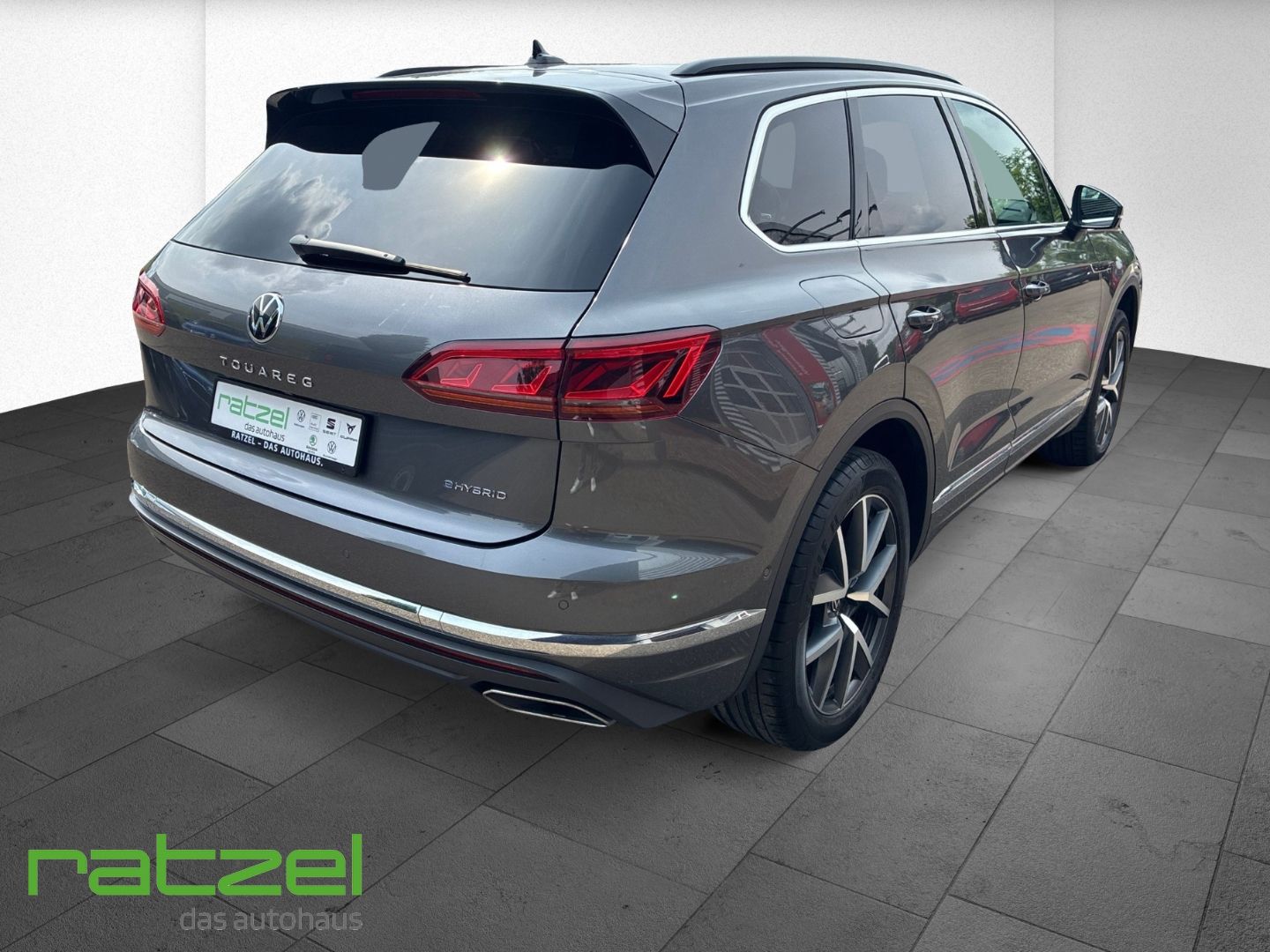 Fahrzeugabbildung Volkswagen Touareg 3.0 TSI V6 eHybrid 4MOTION Elegance AHK-