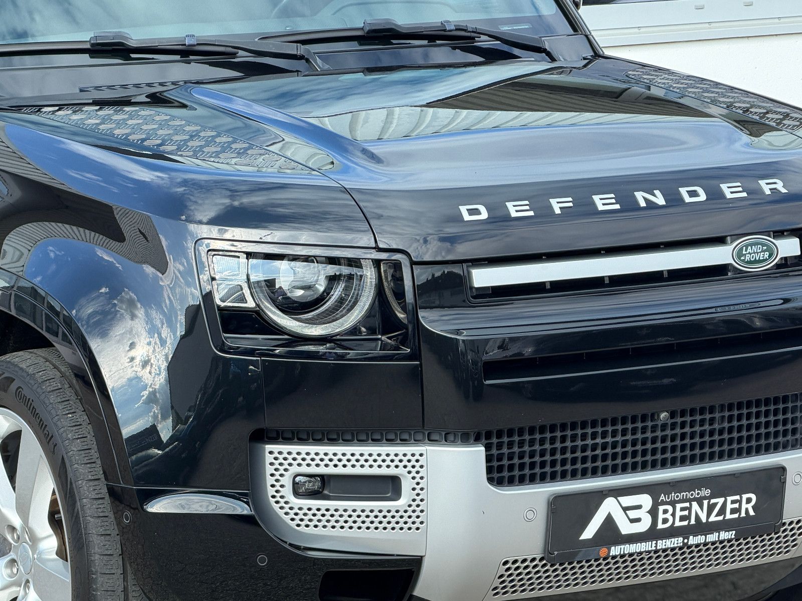Fahrzeugabbildung Land Rover Defender 110 XS Edition/PANO/AHK/MERIDIAN/3D-KAM