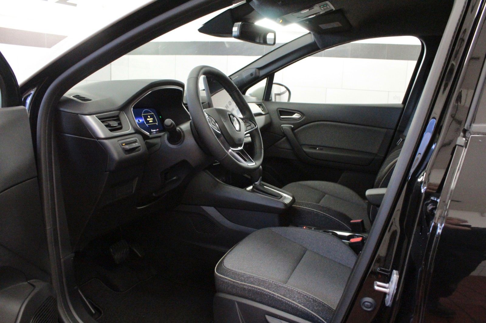 Fahrzeugabbildung Renault Captur Mild Hybrid 160 EDC Techno #15173