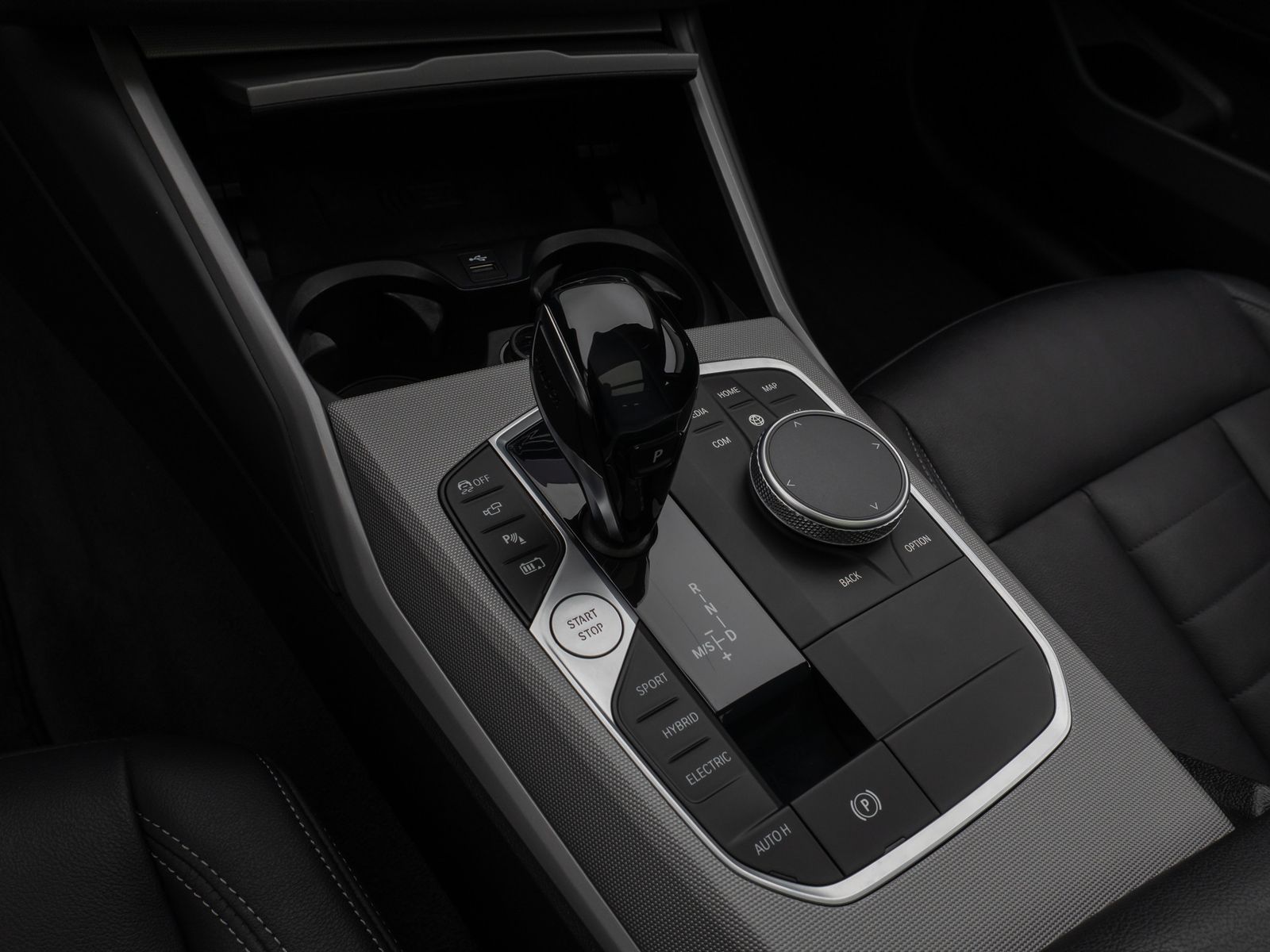 Fahrzeugabbildung BMW 330e Panorama 360° Laser HUD DAB HiFi AHK ACC