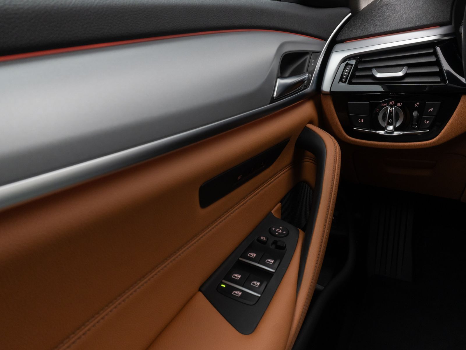 Fahrzeugabbildung BMW 540i xD Laser HUD DAB HiFi AHK Komfort Alarm