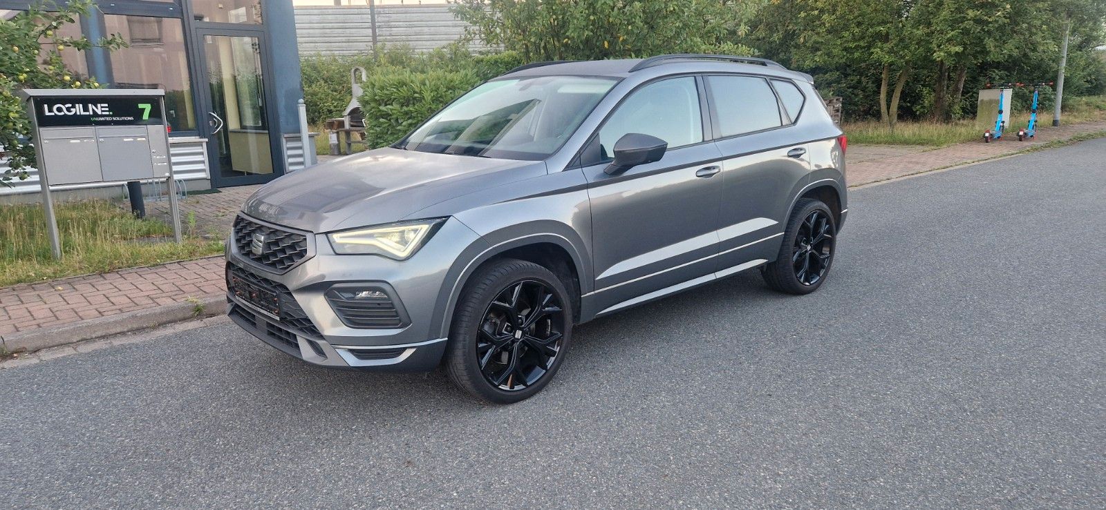 SEAT Ateca FR 2,0TDI DSG AHK LED 1 Hand Top !!!