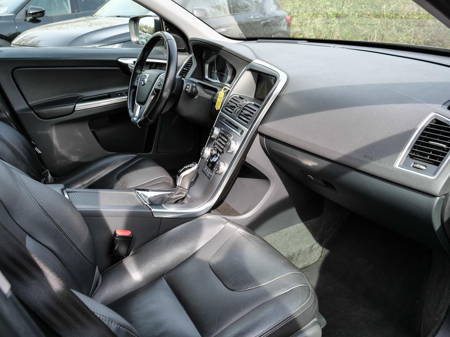 Volvo XC60 Summum 2WD El. Panodach Navi Leder Digitale