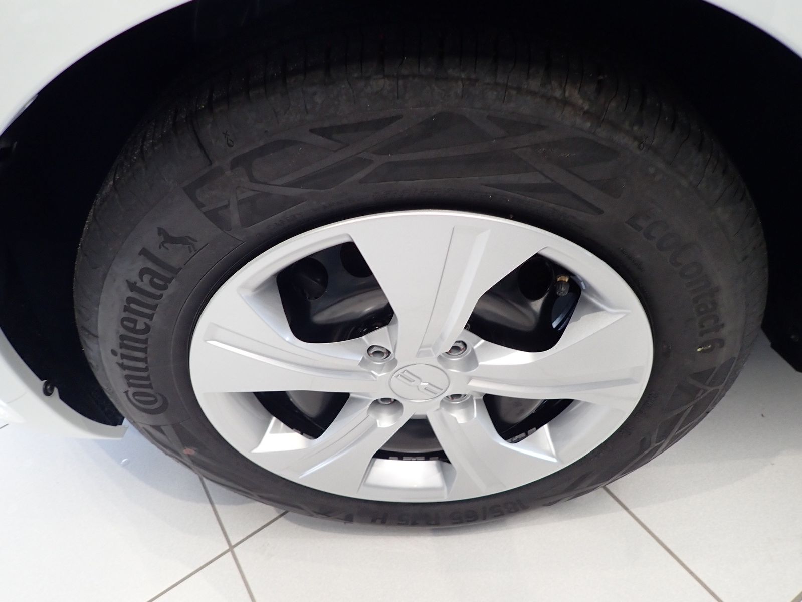 Fahrzeugabbildung Dacia Sandero Essential SCe 65/EPH/FH/KLIMA