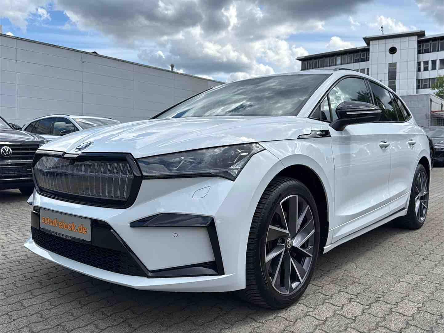 Skoda Enyaq 80 x Sportline ACC AHK HuD PANO WP CRYSTAL