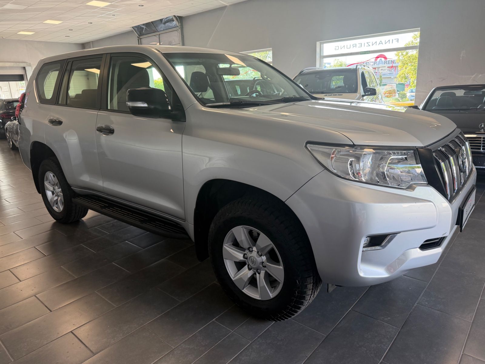 Toyota Land Cruiser 2.8 D-4D Automatik/Navi/PDC foto 4
