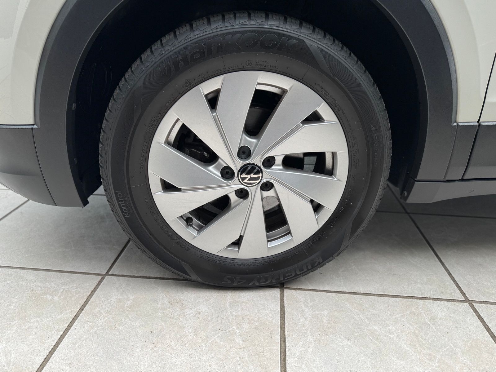 Fahrzeugabbildung Volkswagen T-Cross 1.0 TSI 70 kW Life +LED+SHZ+ACC