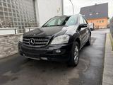 Mercedes-Benz ML 280 CDI 4MATIC - schwarze Mercedes-Benz ML 280