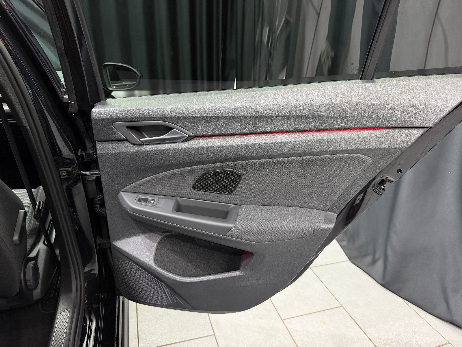Fahrzeugabbildung Volkswagen Golf VIII Lim. GTI|H&K|HuD|U-Frei|D-FZG