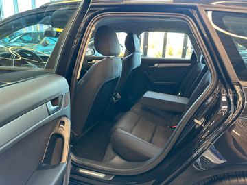 Audi A4 Avant Attraction *Navi*Sitzh*AHK*TÜV Neu*