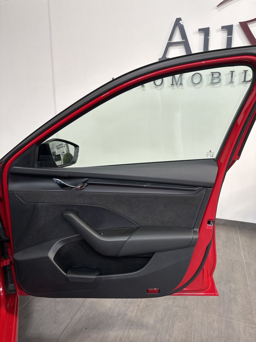 Fahrzeugabbildung SKODA Octavia 2.0 TDI DSG RS NAV+LED+KAM+VCOCK+HUD+DCC