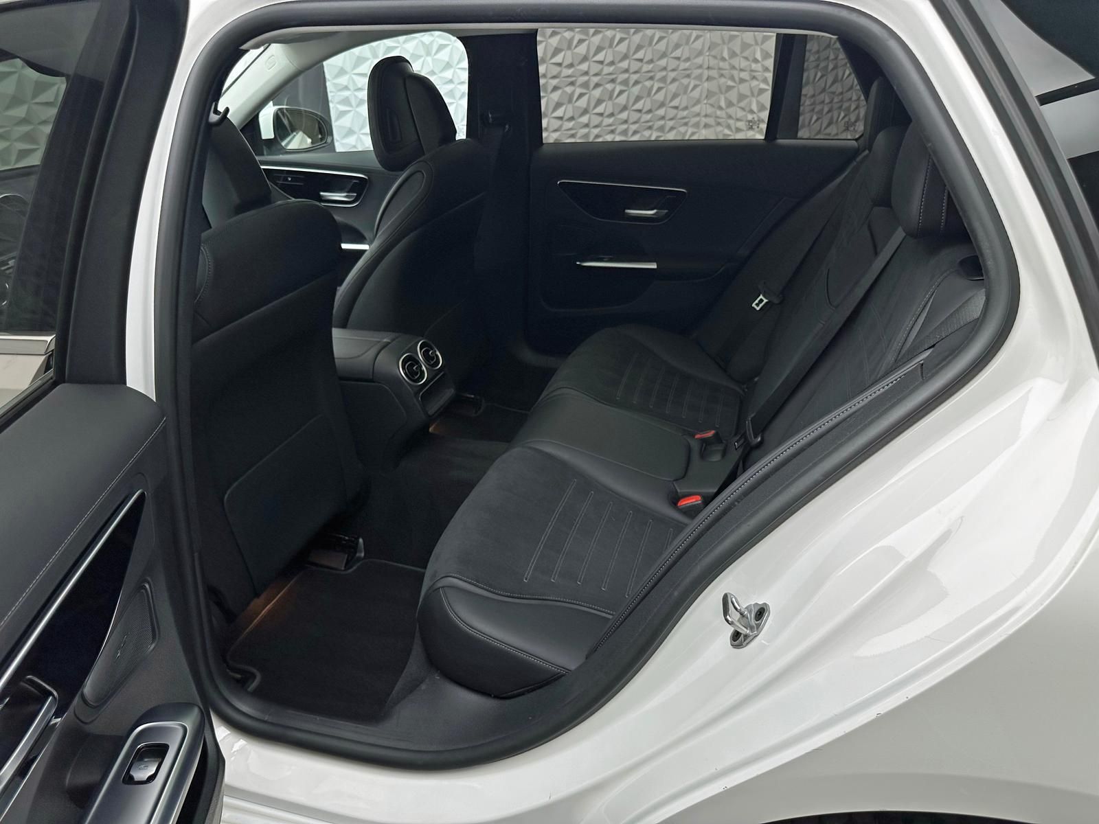 Fahrzeugabbildung Mercedes-Benz C 220d T AMG/MBUX/DIGI/PANORAMA/TOTW/RCAM/DAB