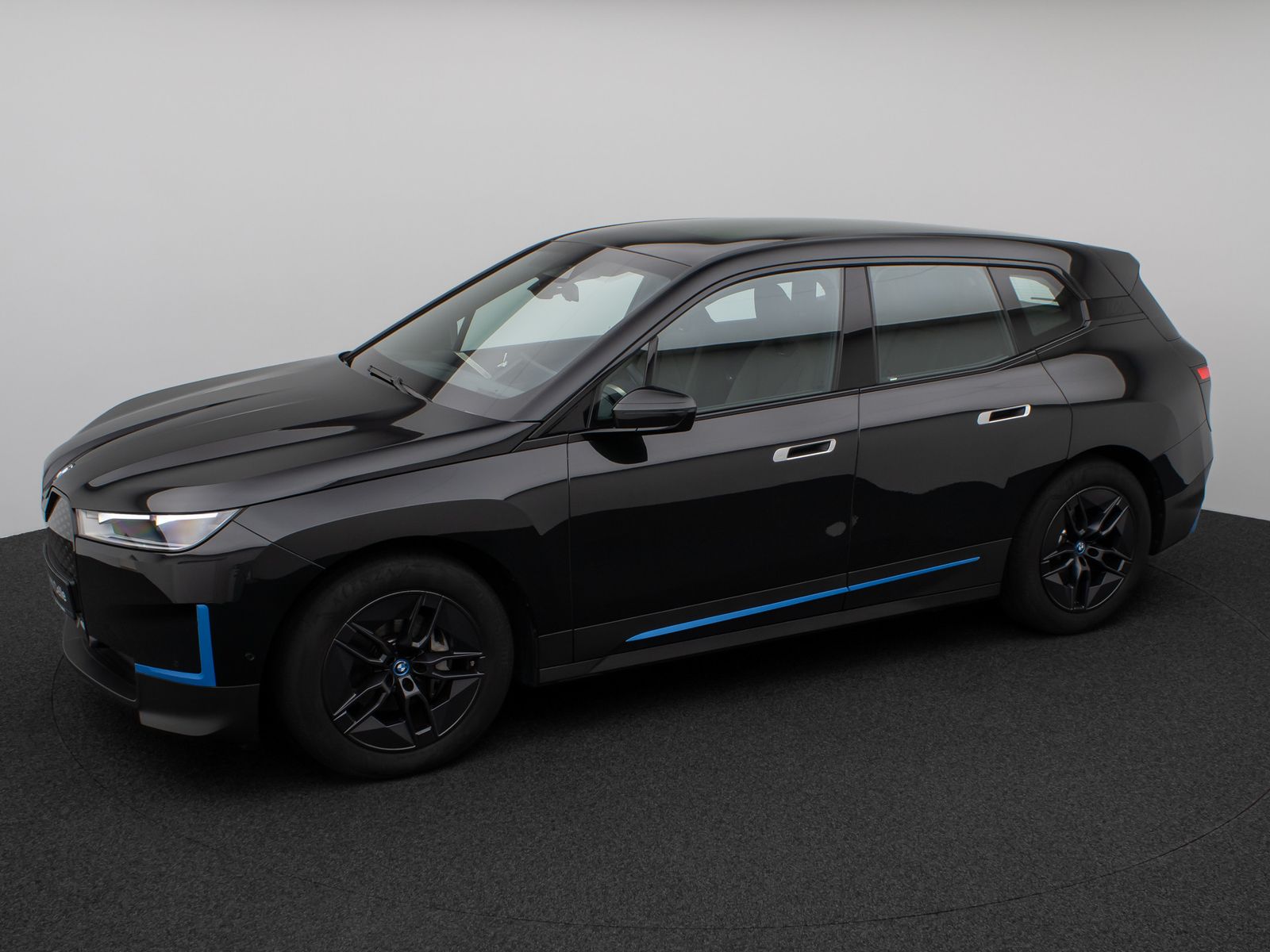 Fahrzeugabbildung BMW iX xD40 Panorama Kamera HiFi Komfort SkyLounge