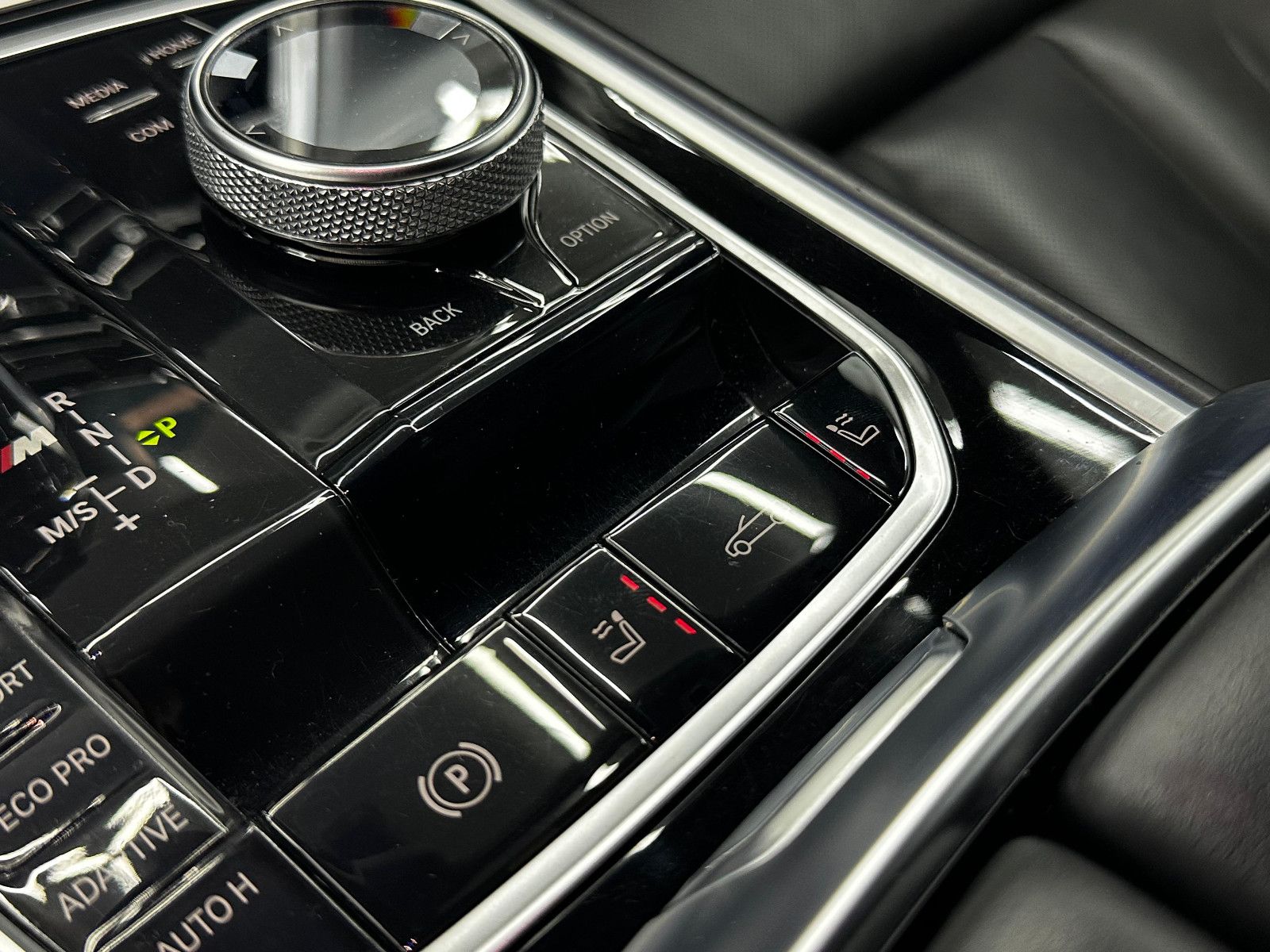 Fahrzeugabbildung BMW M850i Cabrio/NACKEN HZG/PARK ASS+/SOFT CL/DE FZG