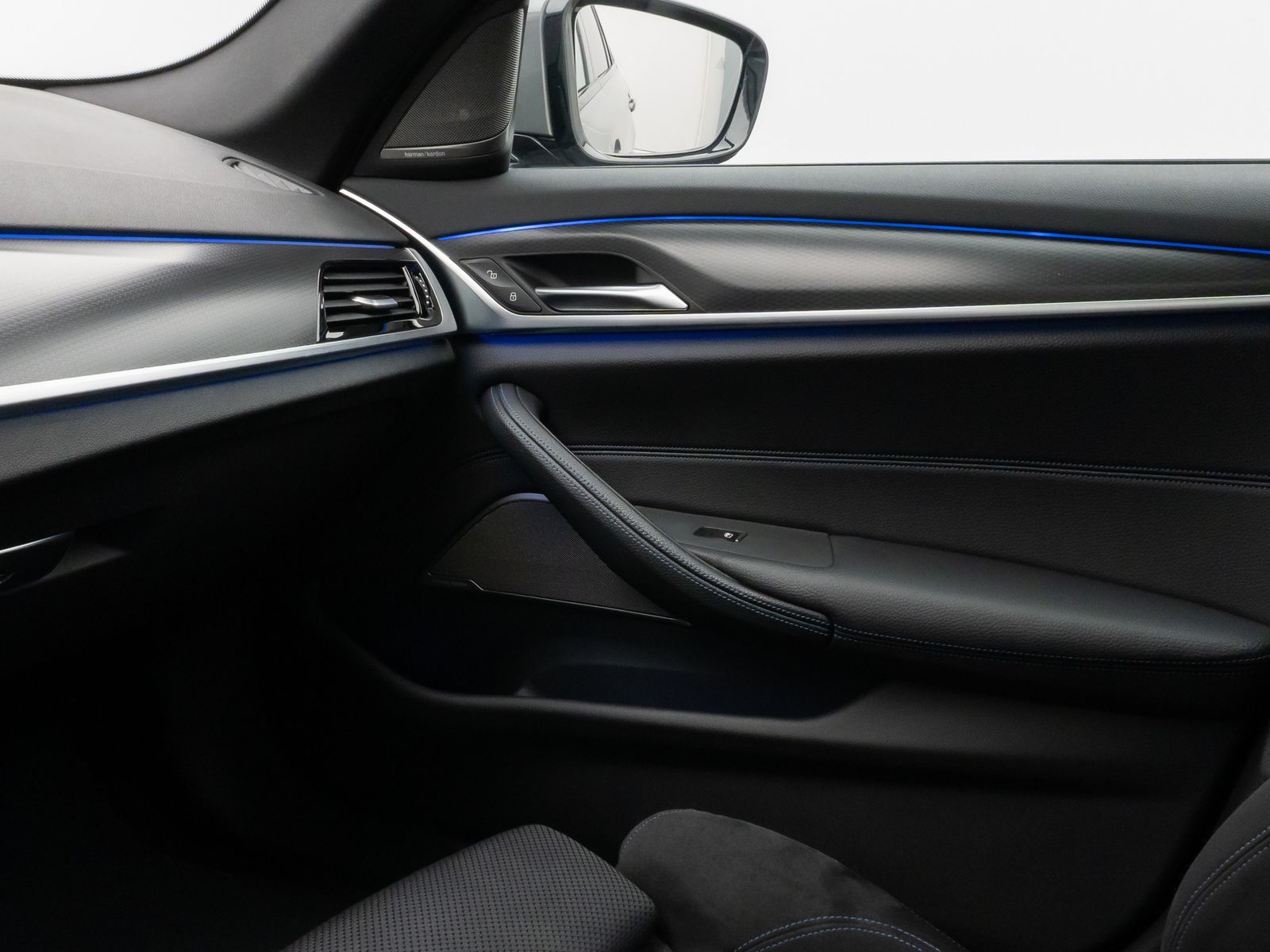 Fahrzeugabbildung BMW 530d xD M Sport Laser Kamera HUD DAB H/K 4xKlima
