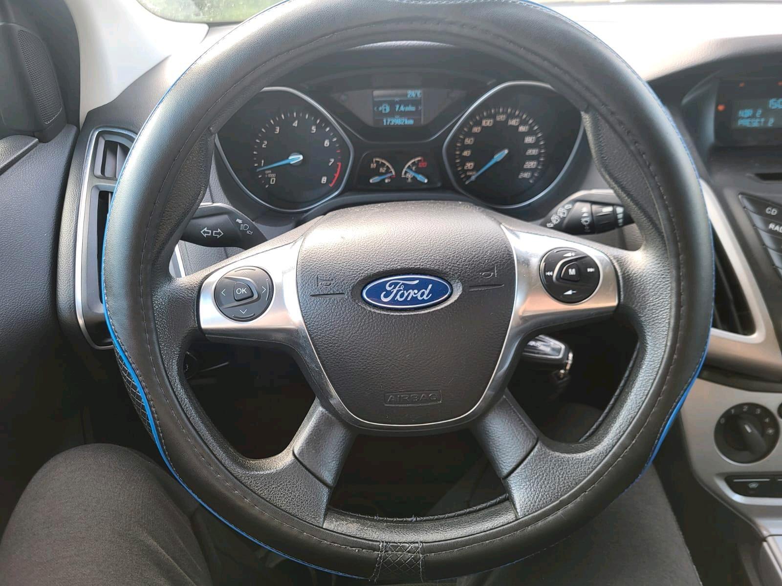 Ford Focus 2013 — photo 8
