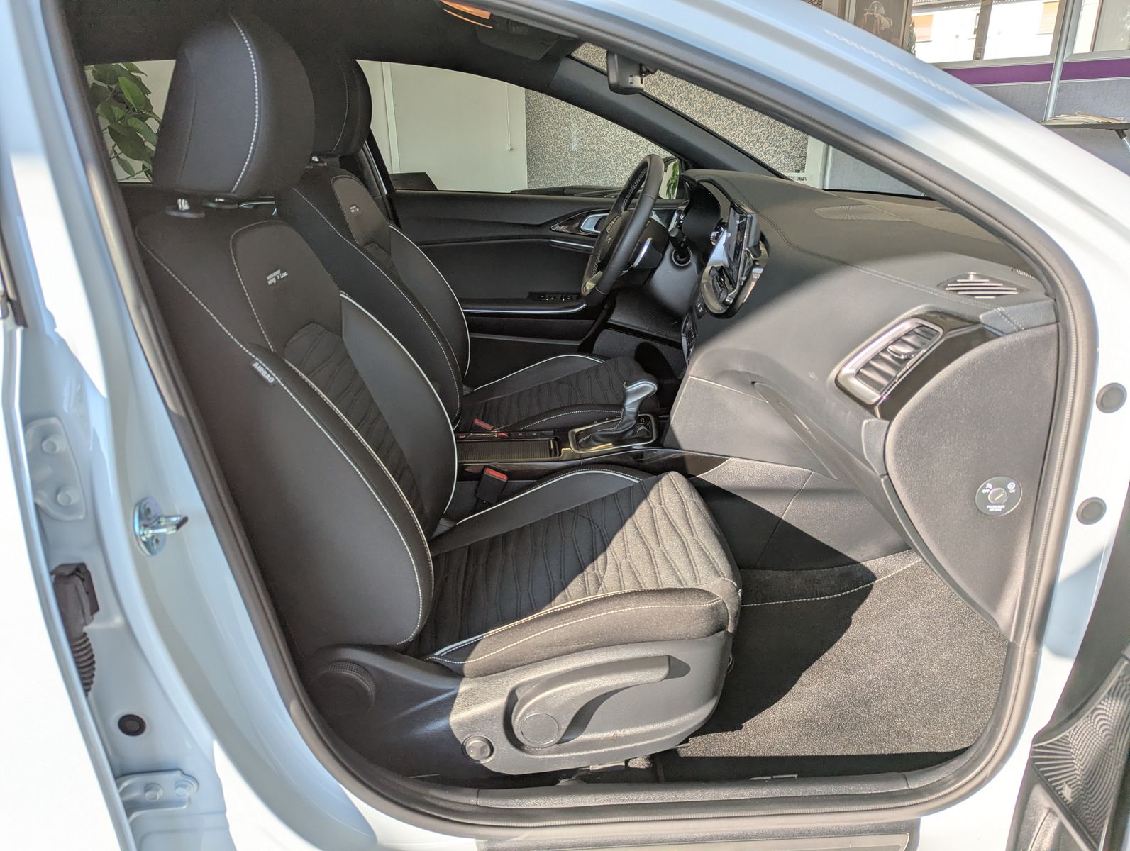 Fahrzeugabbildung Kia Ceed 1.5 GT-Line Limo Perfomance LED JBL Cam 7-J
