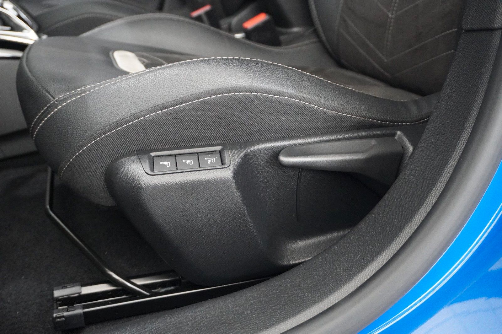 Fahrzeugabbildung Opel Corsa-e F ULTIMATE 3-PHASIG NAVI/LED/KAMERA/DAB+
