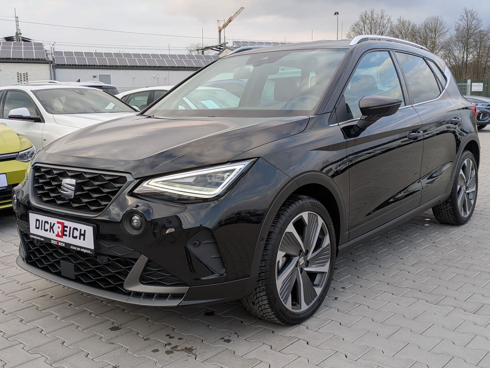 Fahrzeugabbildung SEAT Arona 1.5 TSI FR DSG AHK*ACC*LED*APP*DAB*KAMERA
