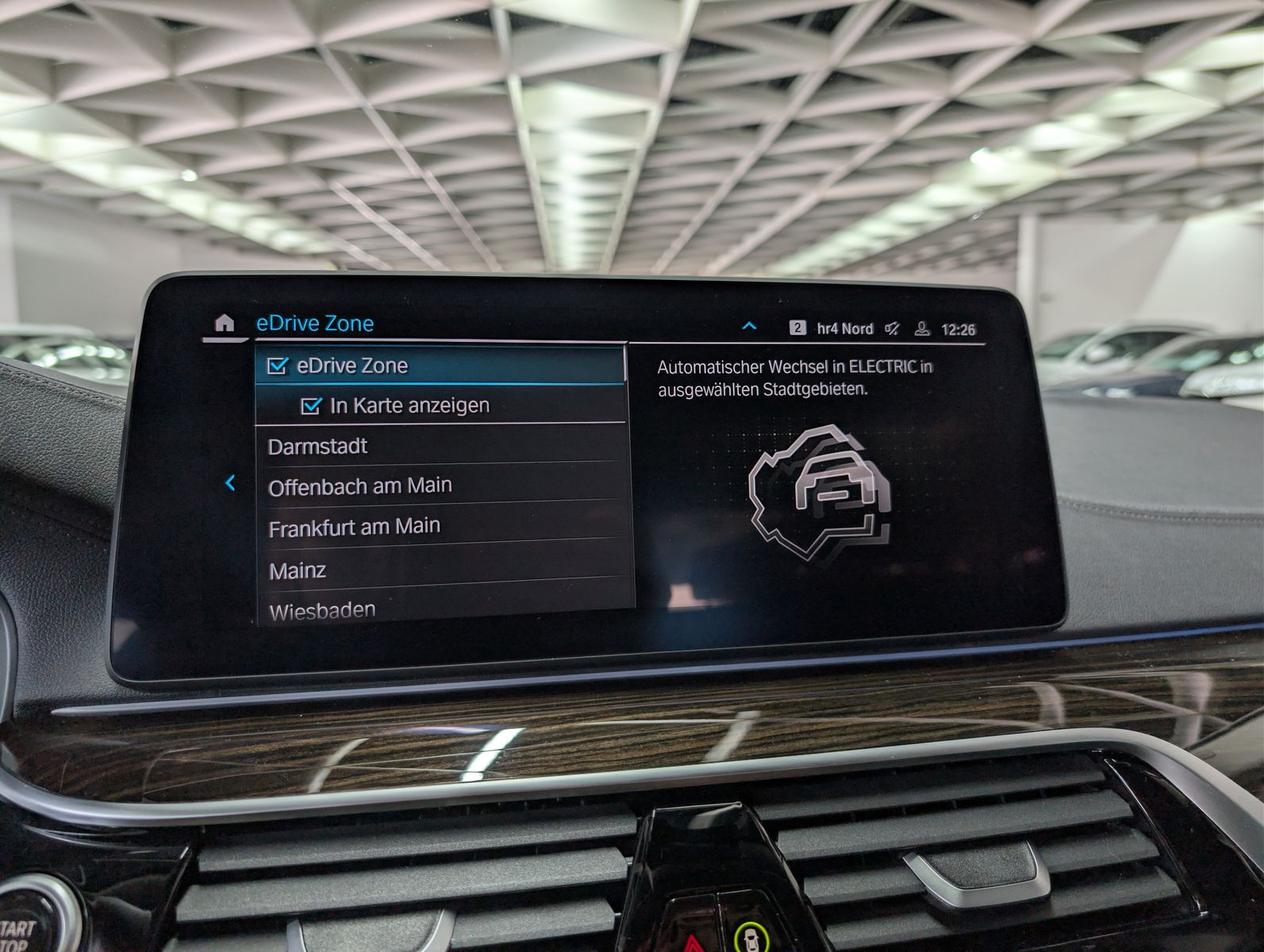 Fahrzeugabbildung BMW 530 e Luxury Line HEV AHK LED LEDER SHZ SoH 97%