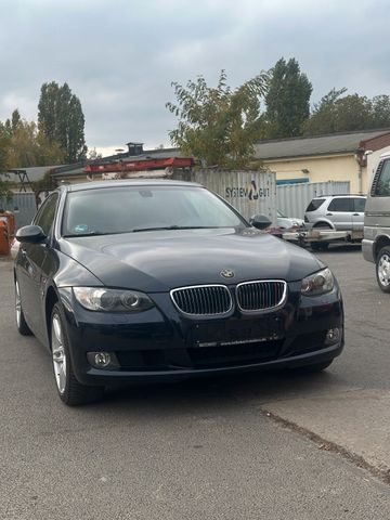 BMW 325i xDrive Monacoblau +Navi +Volleder