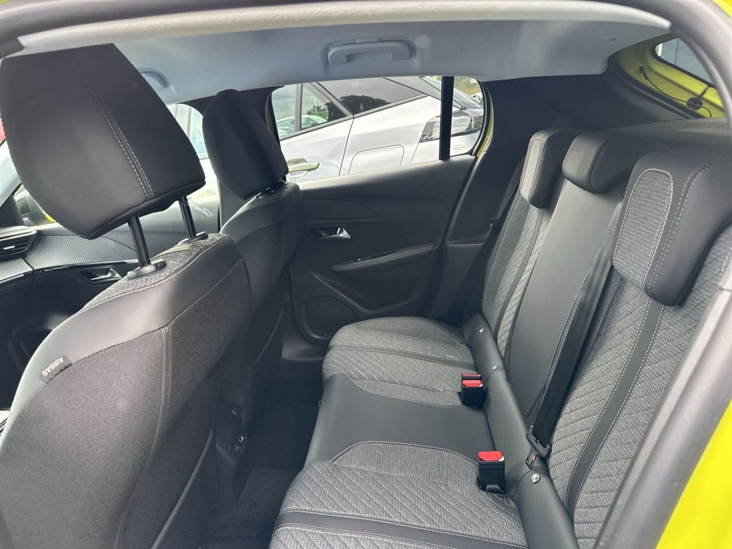 Fahrzeugabbildung Peugeot 208 Allure Hybrid 110 e-DSC6 Navi  ACC CarPlay
