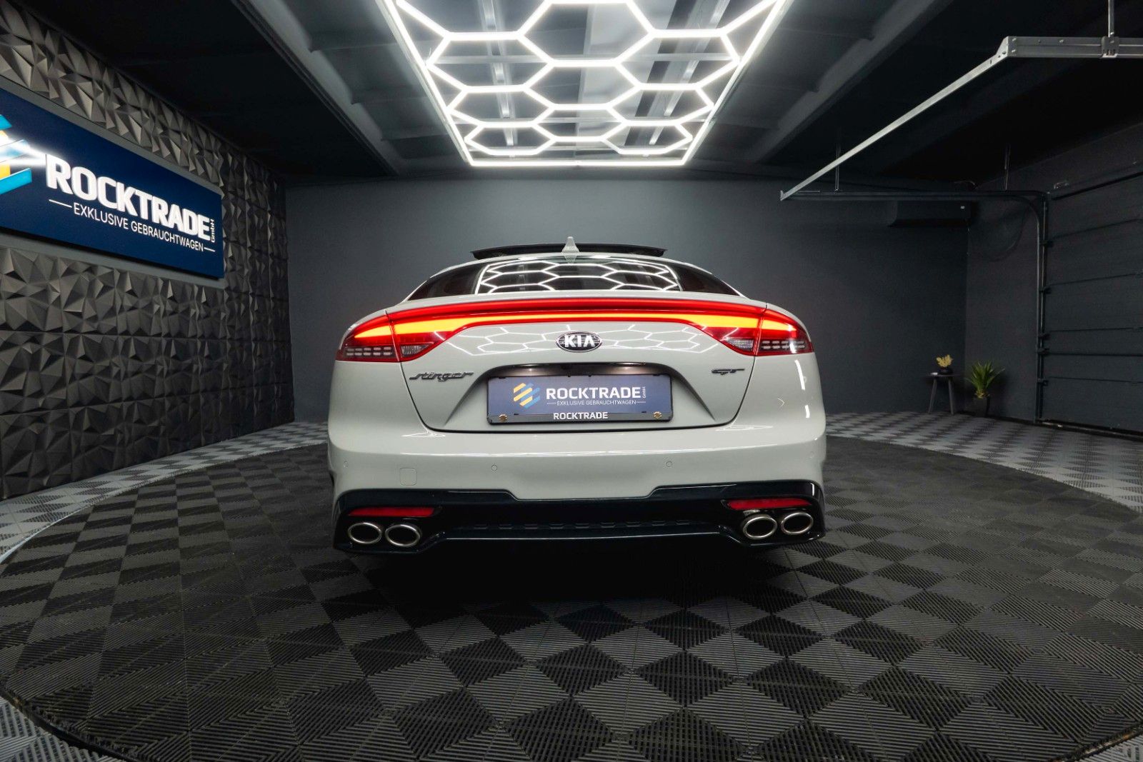 Fahrzeugabbildung Kia Stinger GT 4WD Performance | Pano | ACC | LED