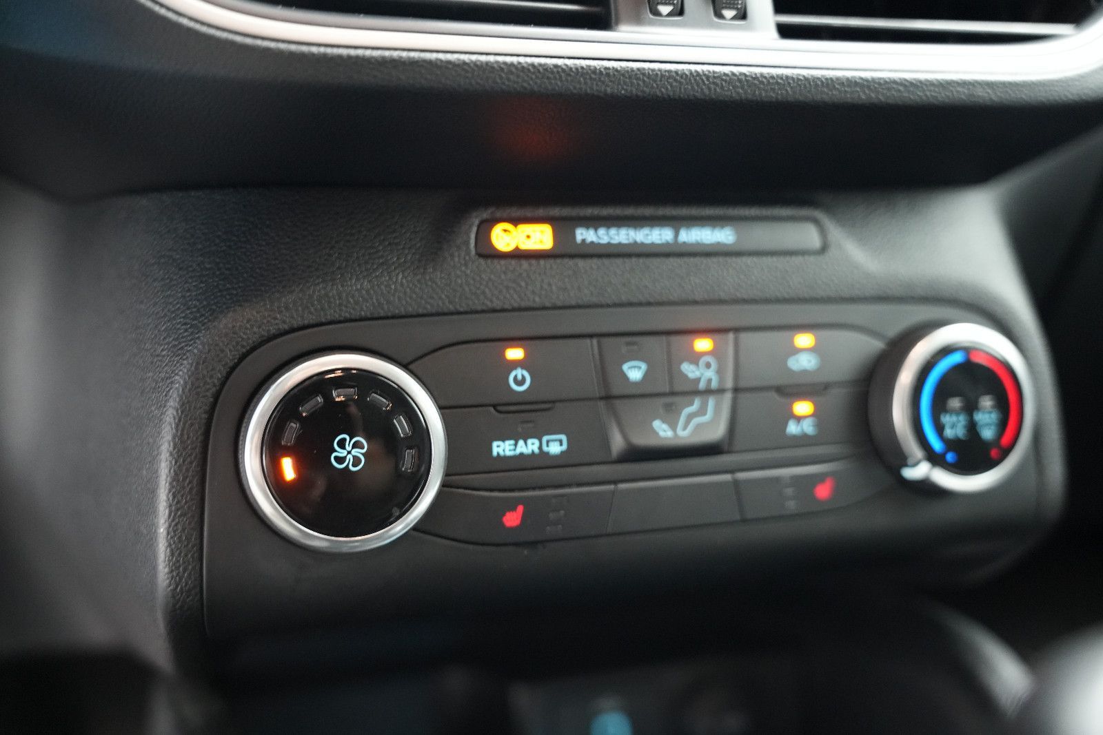 Fahrzeugabbildung Ford Focus Turnier Cool & Connect *Navi*SHZ*Klima*PDC