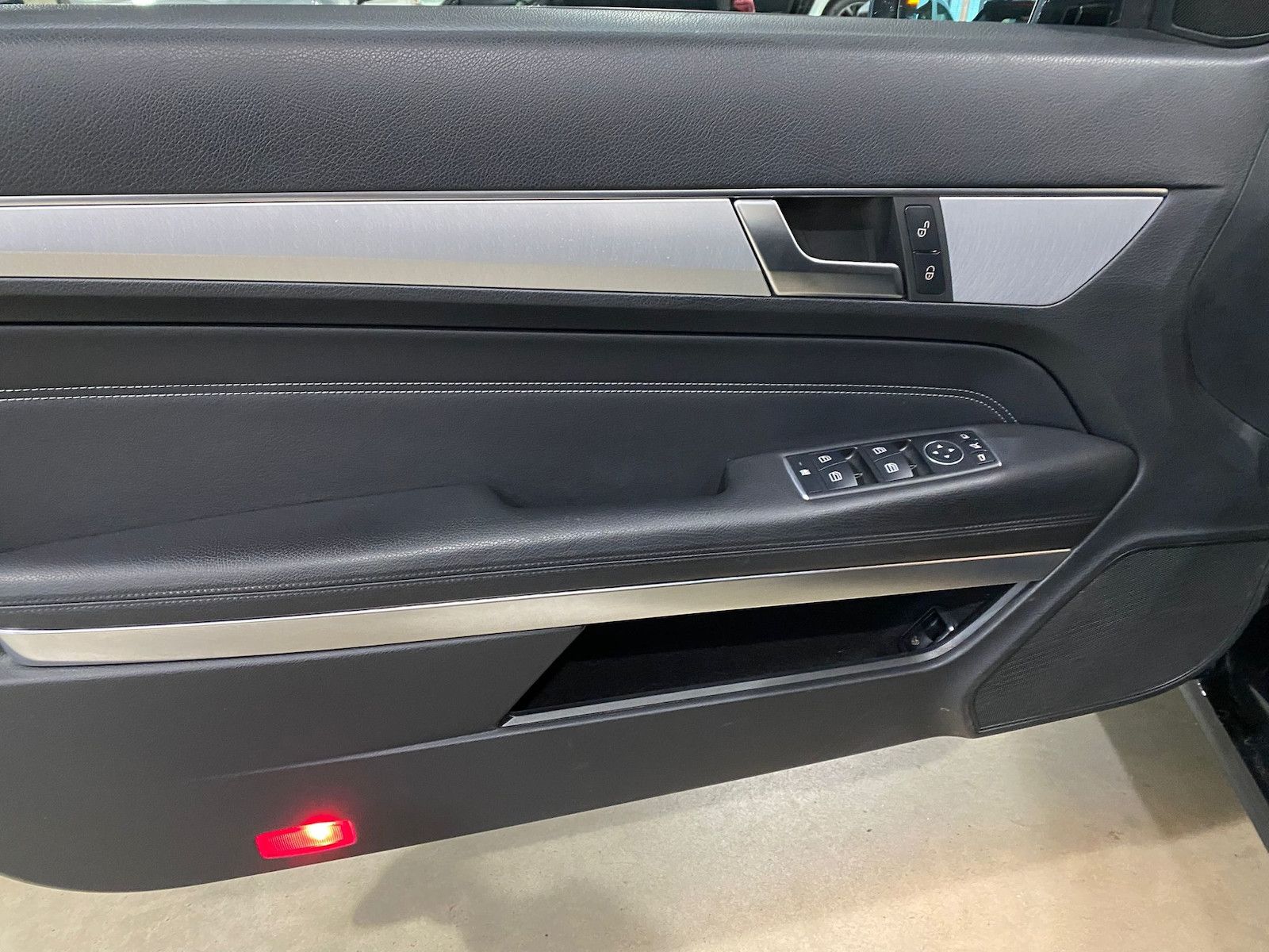 Fahrzeugabbildung Mercedes-Benz E 220 d BlueTec Sport/Leder/Pano/LED/1.Hand/