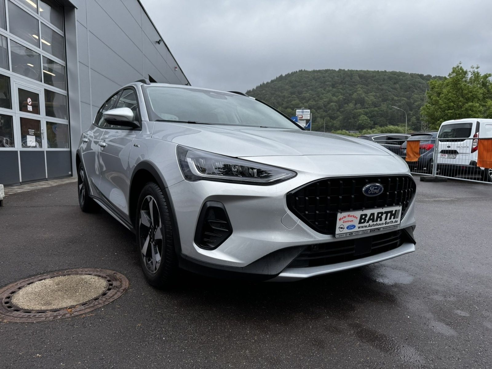 Fahrzeugabbildung Ford Focus Lim. Active, AT,AHK,Winterpaket,Navi