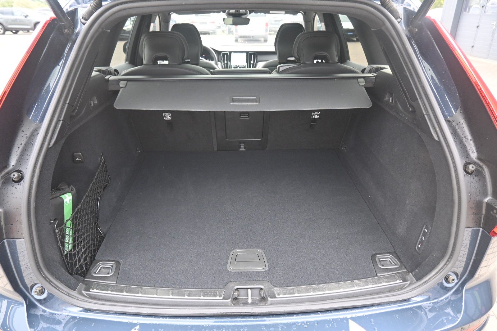Fahrzeugabbildung Volvo XC60 B5 AWD Ultra Dark*PANO*LUFT*360°*ACC*AHK