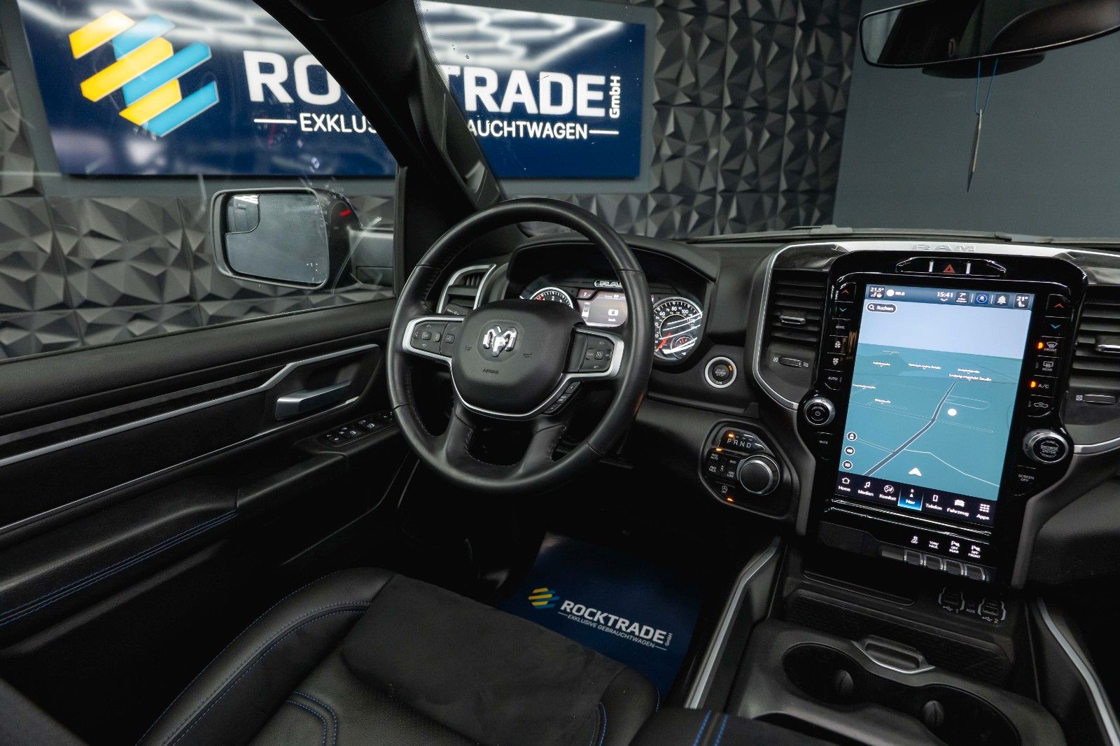 Fahrzeugabbildung Dodge RAM 5.7 V8 HEMI 4x4 NIGHT *Pano*LED* Unfallfrei