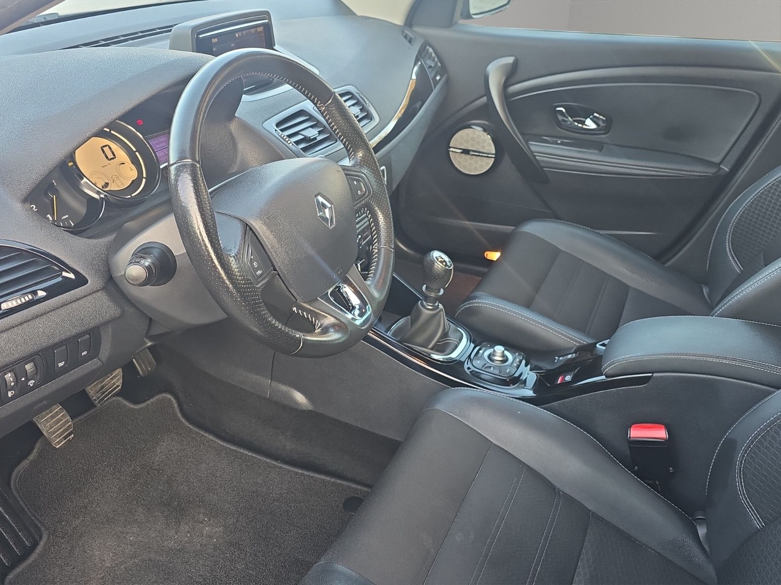 Fahrzeugabbildung Renault Megane III Lim. 5-trg. BOSE Edition TÜV SERVICE