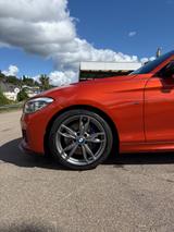 BMW M140i | Scheckheftgepflegt | Automatik | 340 PS  - BMW mit Benzin-Antrieb: Orange, Sportwagen