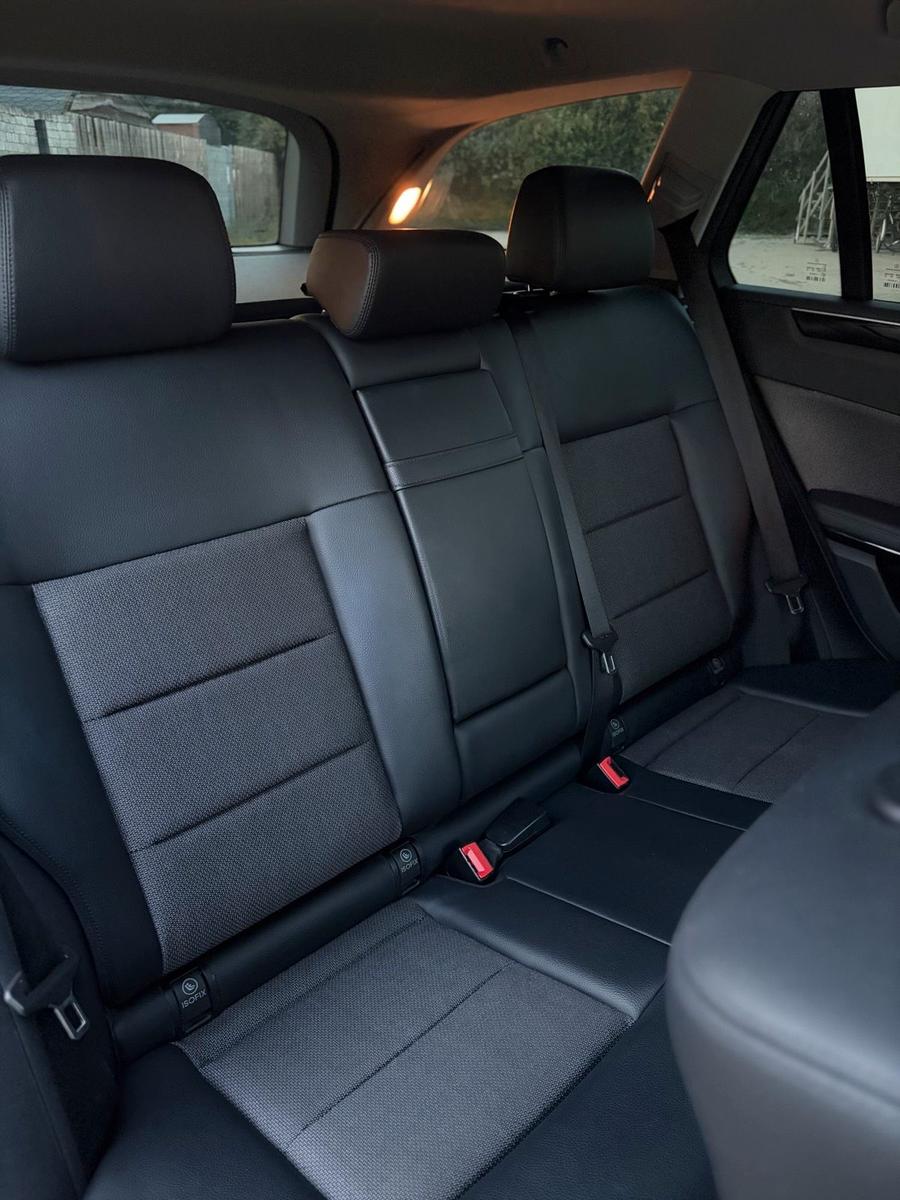 Mercedes-Benz E220 2011 — photo 12