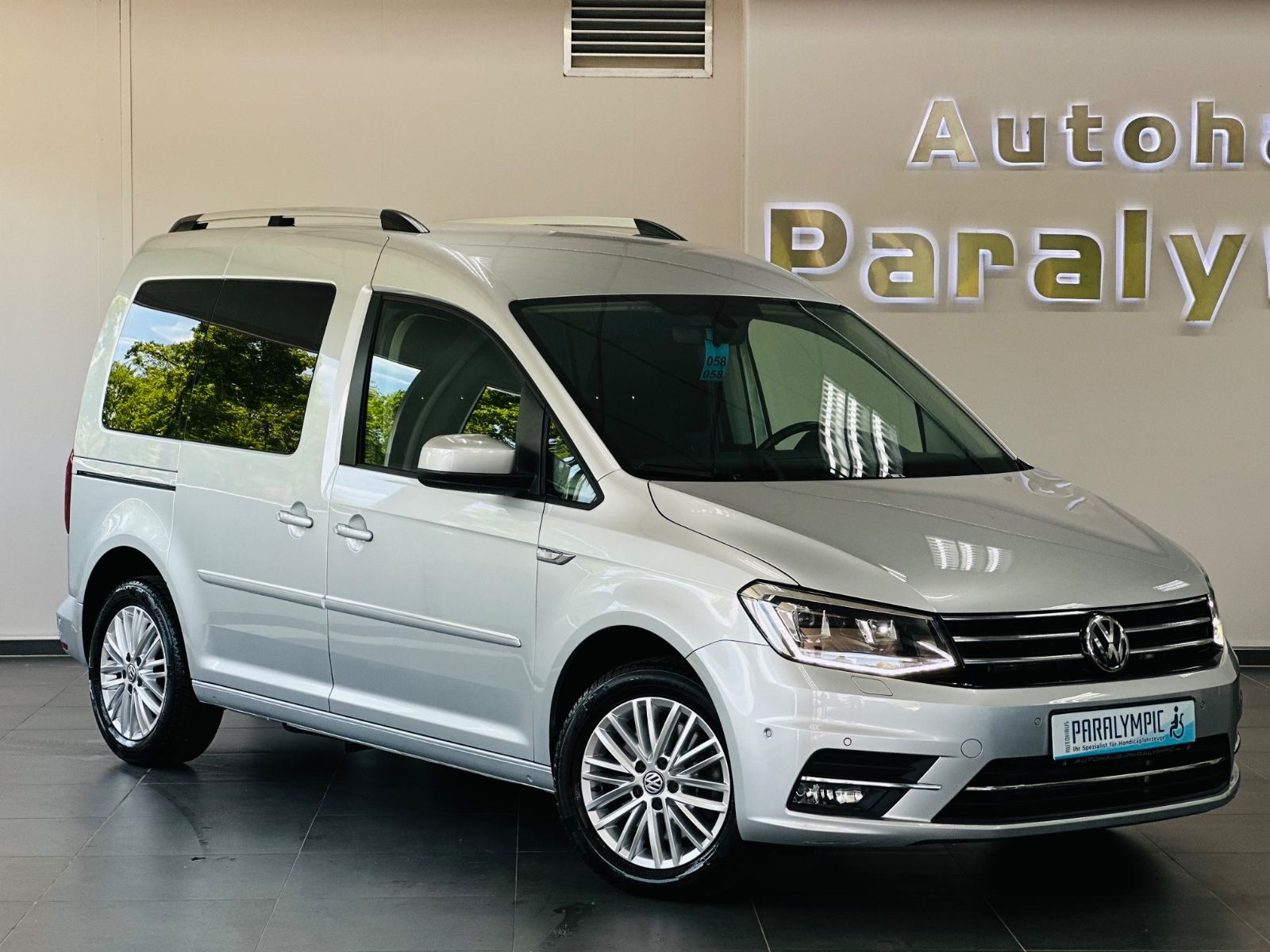 Caddy Highline TDI DSG Behindertengerecht-Rampe