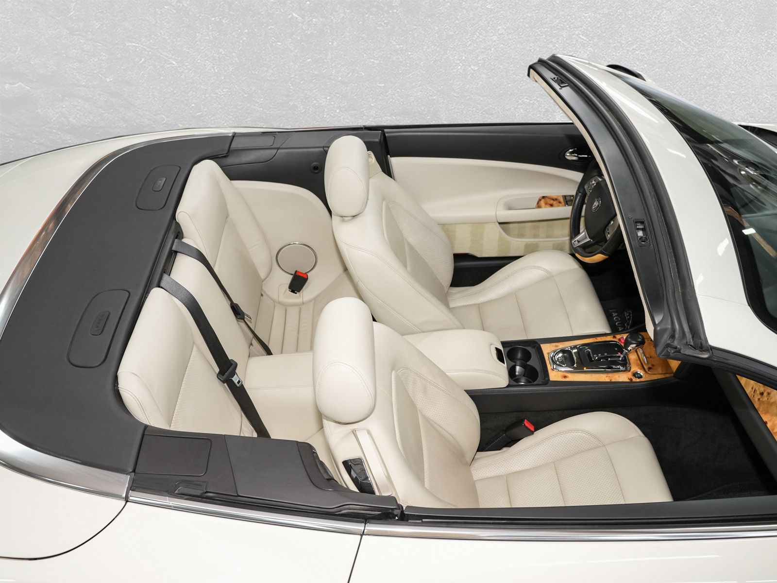 Fahrzeugabbildung Jaguar XKR Cabrio - CATS|20"|Bi-Xenon+aktiv.KL|ALPINE