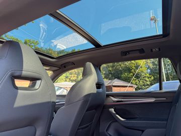 Fahrzeugbestand 28 Skoda Kodiaq 2.0 TDI 4x4 Sportline Pano AHK 7-Sitze
