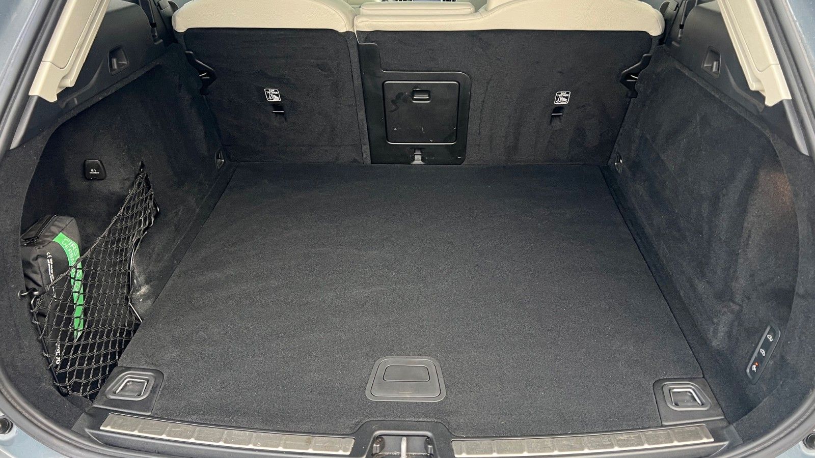 Fahrzeugabbildung Volvo XC60 B5 D Ultimate Dark AWD*360°*AHK*HUD*LUFT*