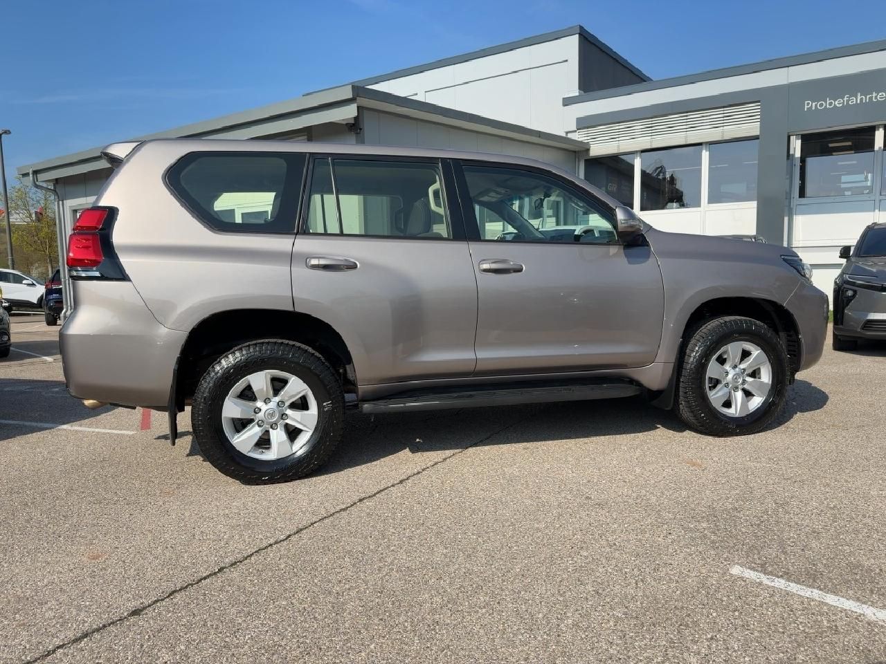 Fahrzeugabbildung Toyota Land Cruiser 2,8 4X4 Comfort *AHK