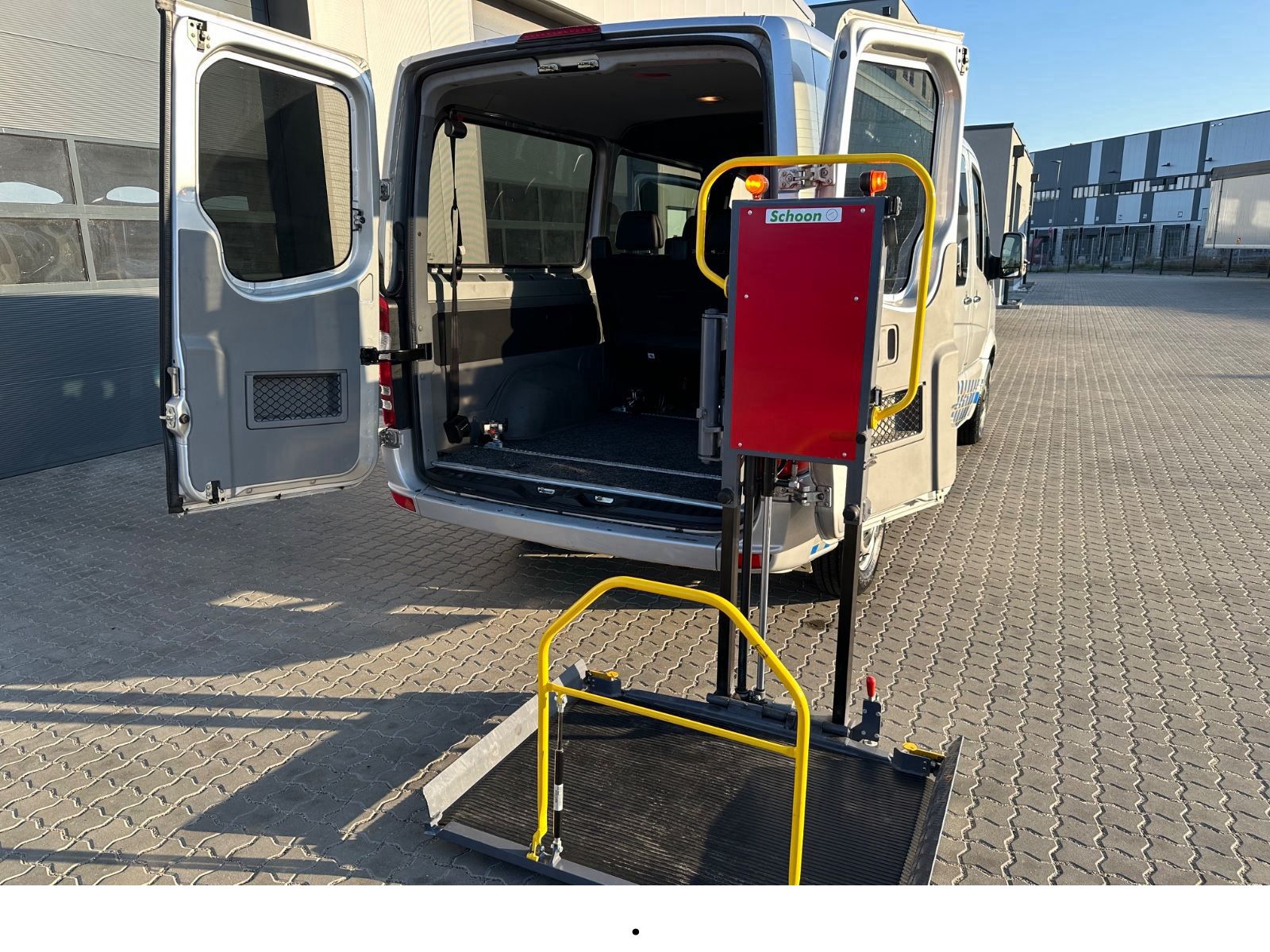 MERCEDES-BENZ Sprinter 216Cdi/El.Rollstuhllift/2Plätze/9Sitzer