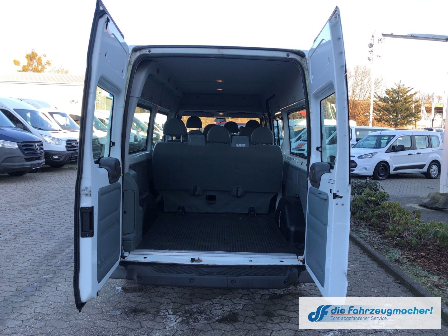 Fahrzeugabbildung Ford Transit Kombi FT 300L Trend KLima 2.2 TDCI *1174