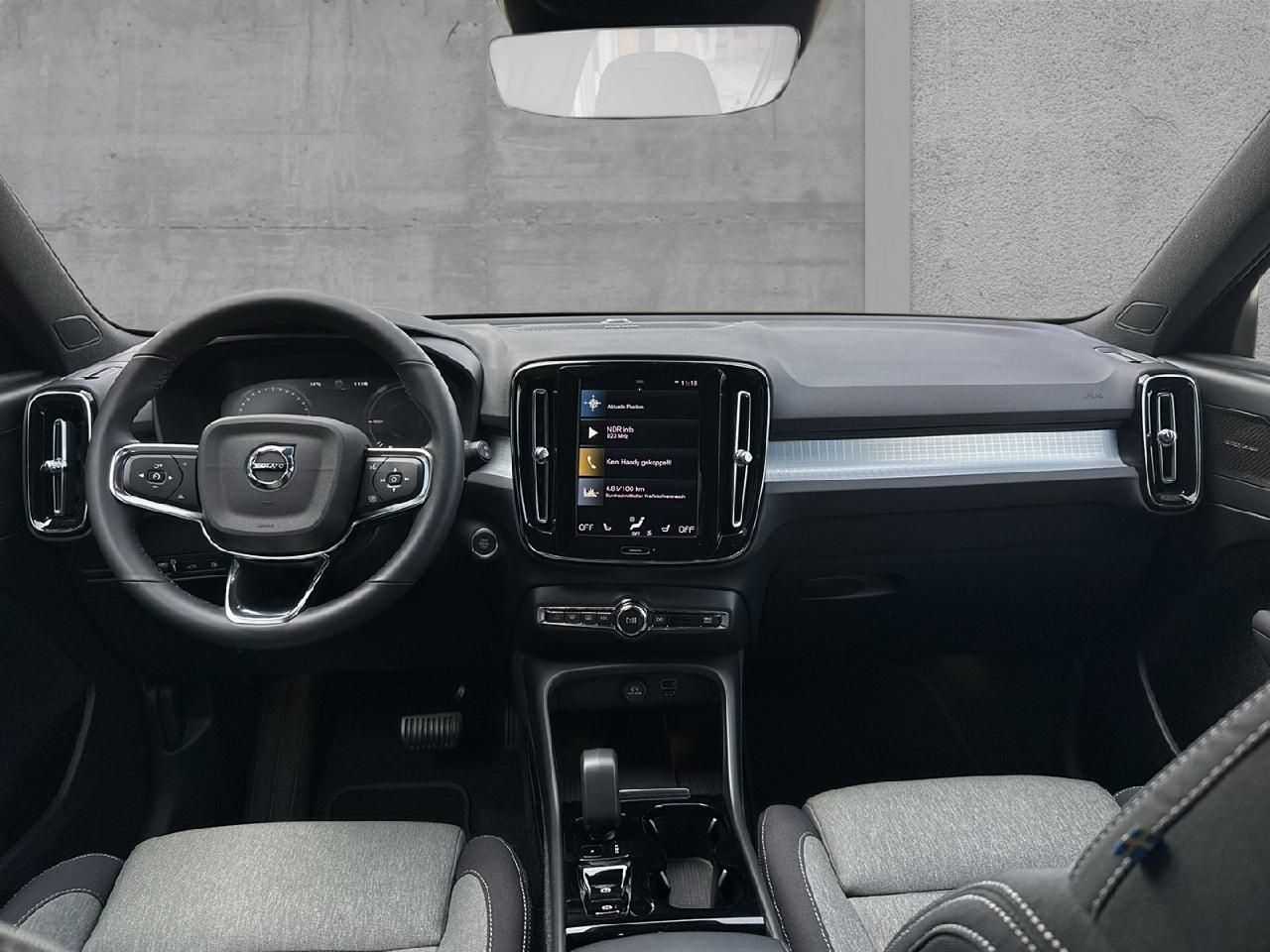 Fahrzeugabbildung Volvo XC40 T5 Plus Dark Plug-In Hybrid