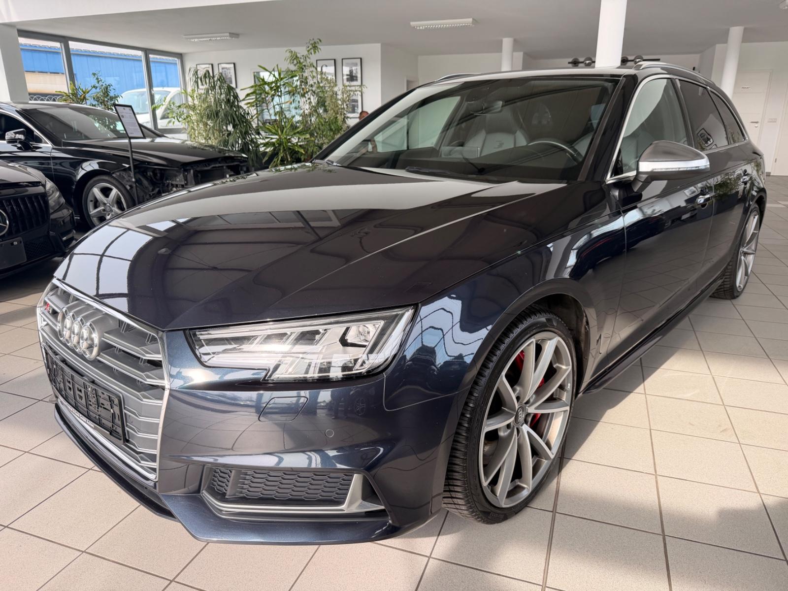 Audi S4 Avant 3.0 TFSI quattro AHK*PANO*VIRTUAL*RFK