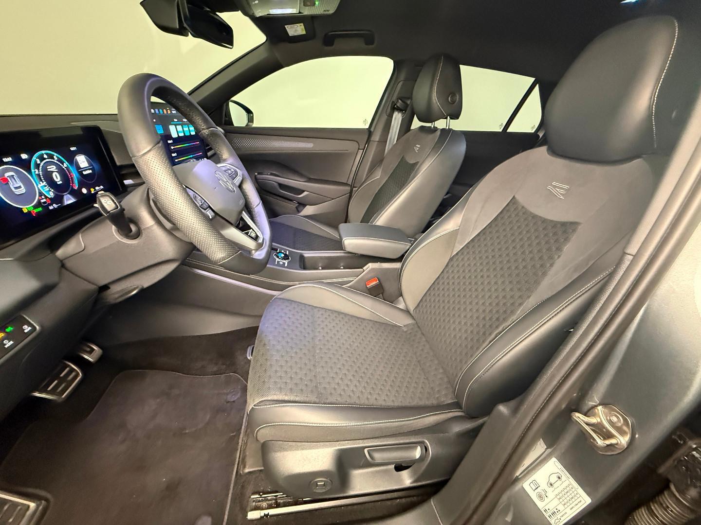 Volkswagen T-Roc 1.5 eTSI DSG R-Line ACC KAMERA KEYLESS, миниатюра 11