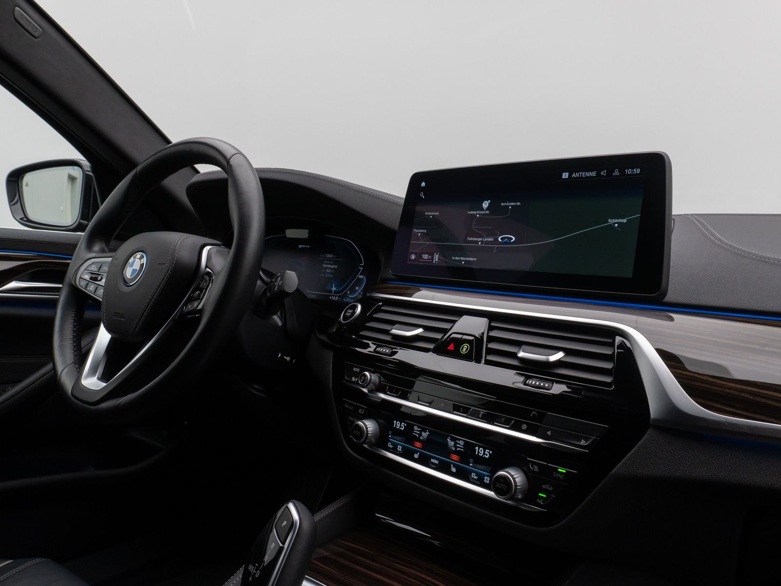 Fahrzeugabbildung BMW 530e Luxury Line Kamera DAB WLAN ACC Alarm LED