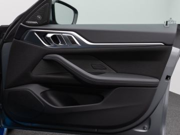 Fahrzeugabbildung BMW i4 eD35 Gran Coupé Glasdach Kamera DAB H/K Komfo